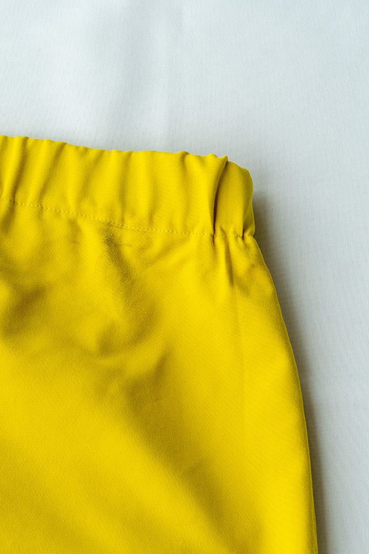 COLECCIÓN SOLSTICIO shorts amarillos