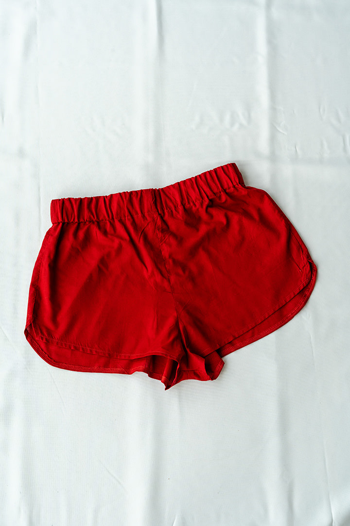 COLECCIÓN SOLSTICIO shorts rojos